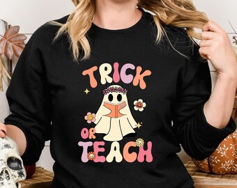 Teacher Halloween Shirt, Trick or Teach Shirt, Retro Halloween Tee, Halloween Teacher Spooky Elementary Halloween Party, Cute Halloween Tee