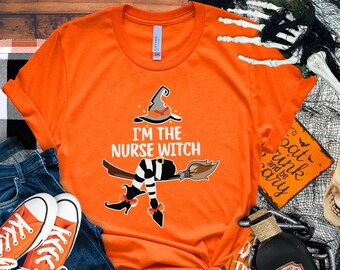 Eu sou a camisa da bruxa enfermeira, camisa assustadora de Halloween, linda camiseta de Halloween, truques ou travessuras de bruxa, enfermeira de Halloween, camisa de enfermeira de Halloween