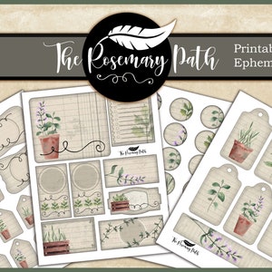 Op de afbeelding: Printbare ephemera met een set van labels, etiketten en cirkels met een vintage, rustiek ontwerp. De afbeeldingen tonen verschillende kruiden in potten, waaronder rozemarijn, lavendel en peterselie. De tekst "The Rosemary Path" staat op verschillende labels.