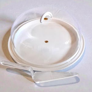 Boîte à gâteaux Guzzini vintage des années 1980 avec couvercle et spatule de service – Fabriquée en Italie – Neuve d'époque