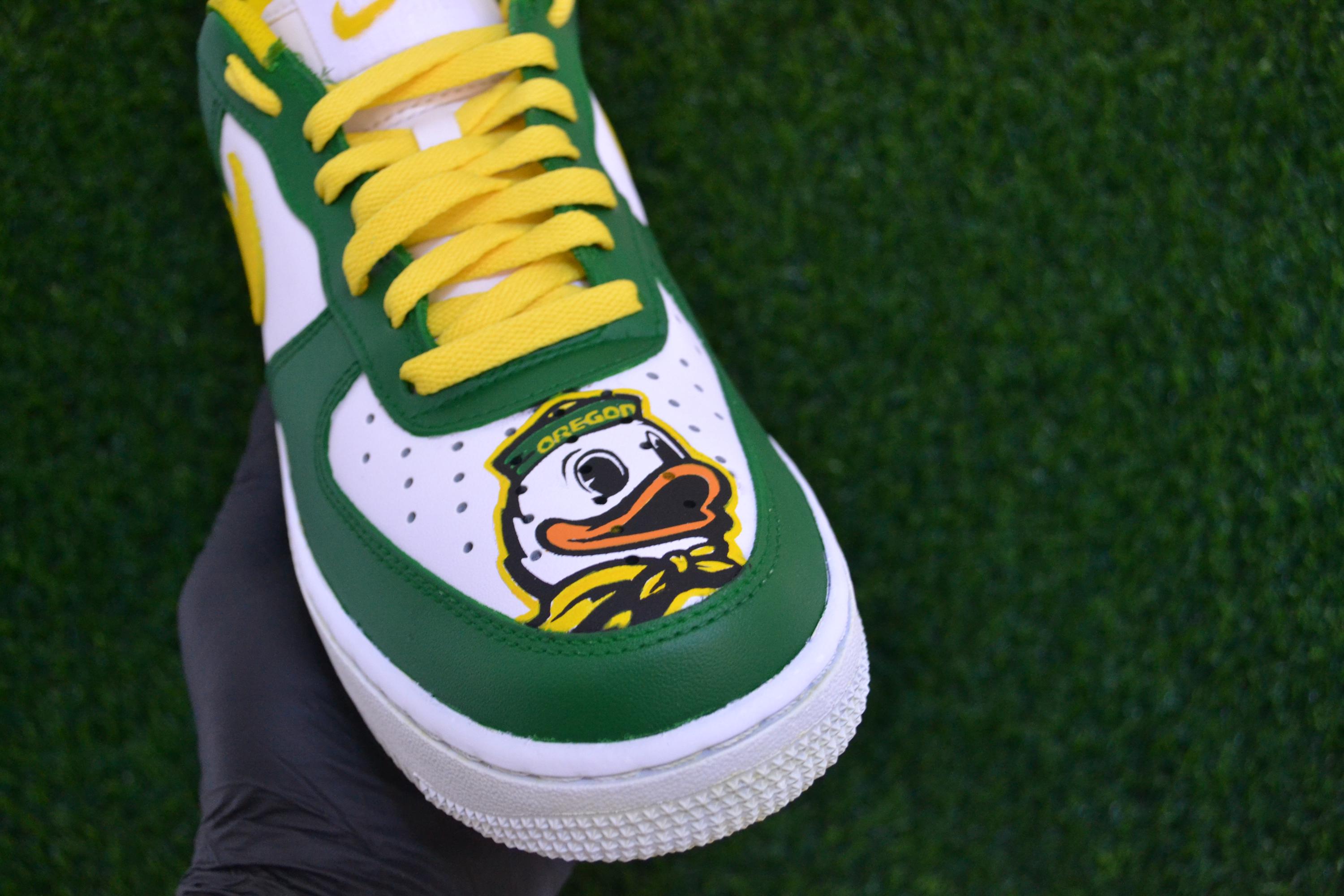 Vintage Nike Shox Oregon Ducks Running Shoes Sneakers Yellow Green UofO Mens 10 Nike Oregon Ducks NCAA Shoes for sale | eBay main image 2