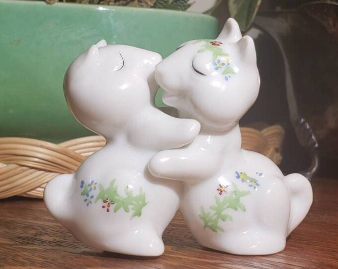 Occupied Japan Hugging Cats Dual Salt and Pepper Shaker | Hand Painted | 1947-52