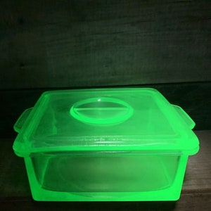 Hazel Atlas, Green Uranium Glass Refrigerator Dish with Lid, 5" x 4.25"