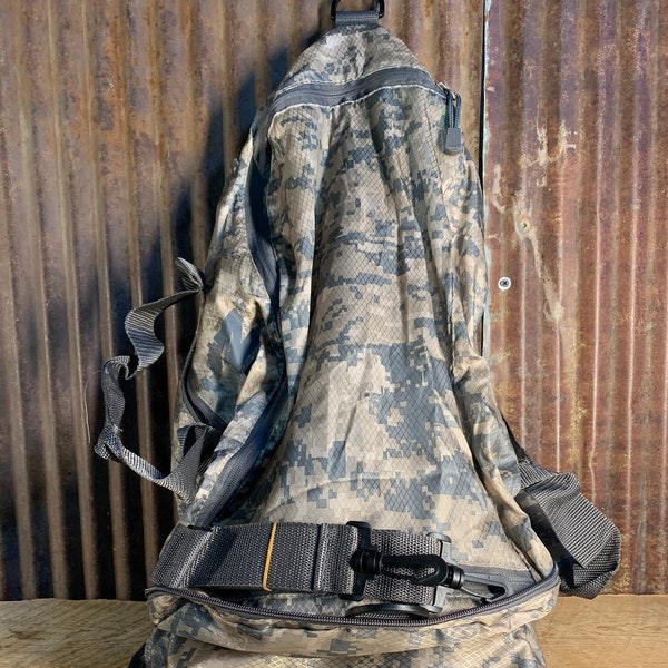 US Army, ACU Digital Camouflage, Duffle Bag, NWOT