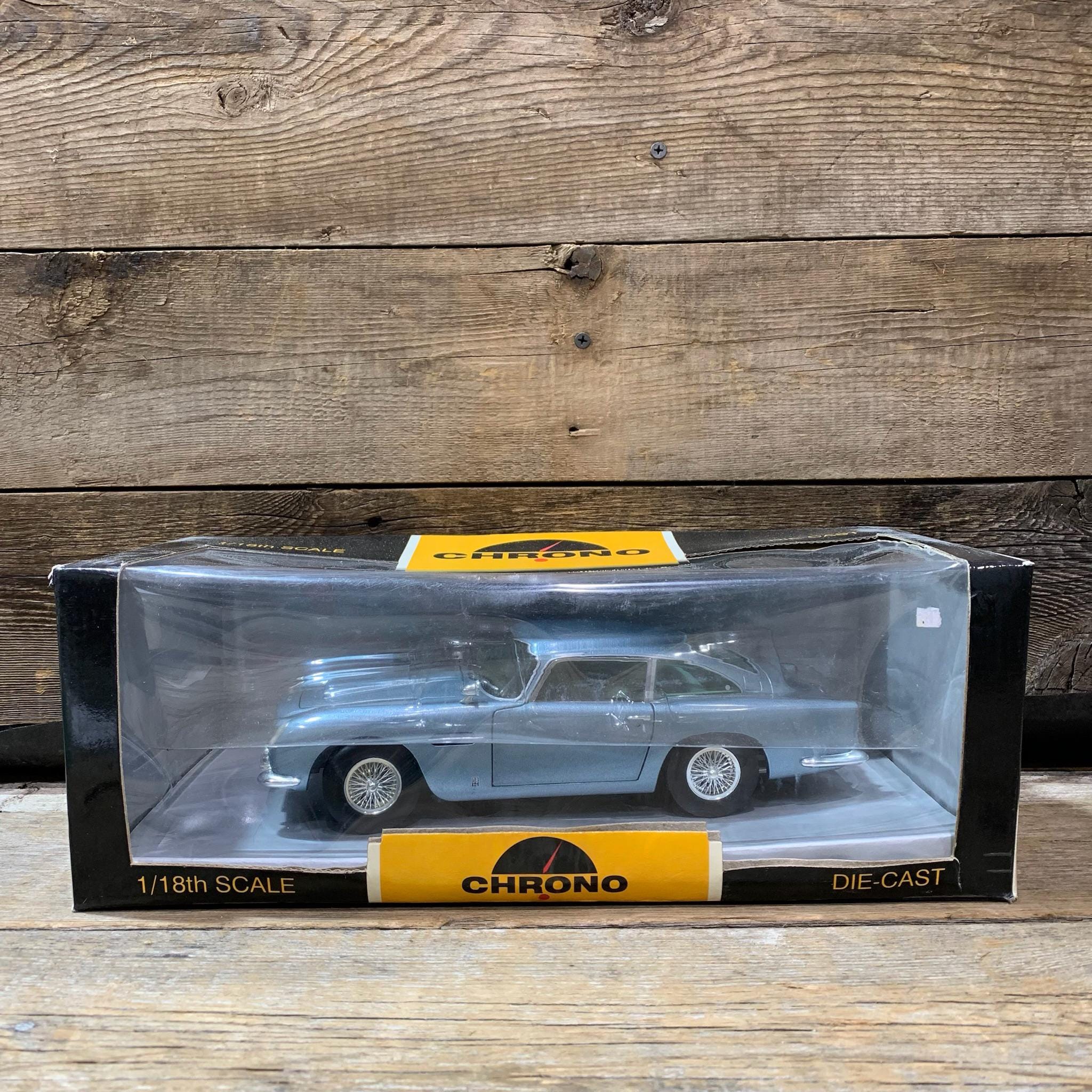 Chrono, Aston Martin DB5 von 1963, Metallic Ice Blue, Maßstab 1:18