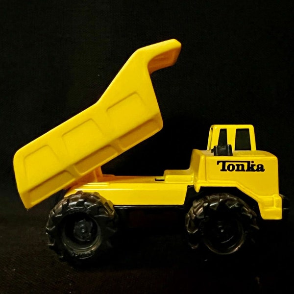 2003 Hasbro, Tonka Dump Truck, Metal & Plastic, 1:64 Scale