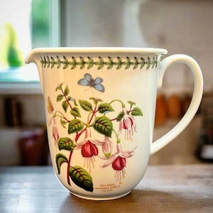 Portmeirion, Botanic Garden, Susan Willams-Ellis, Fuchsia Magellanica, Messbecher