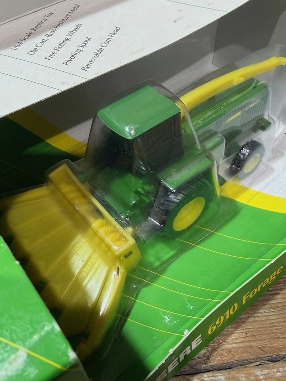 1993 ERTL, John Deere, 6910 Self-propelled Forage Harvester, 1:64