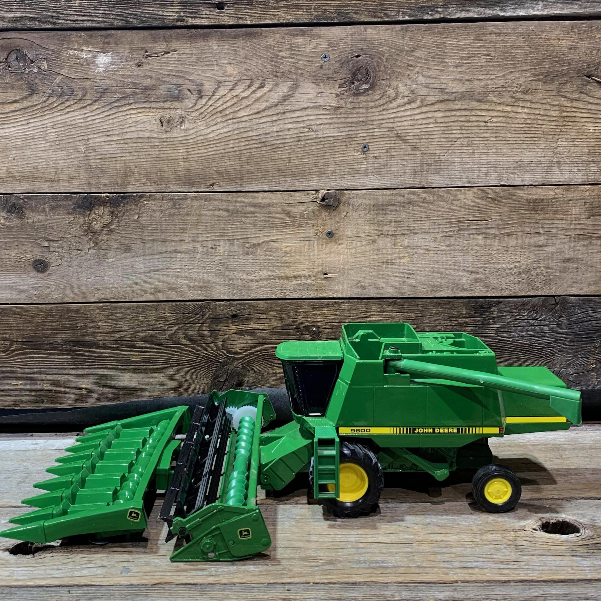 ジョンディア　コンバイン9600 ERTL製 1/28スケール John Deere Combine 9600 ERTL 1/28 Scale