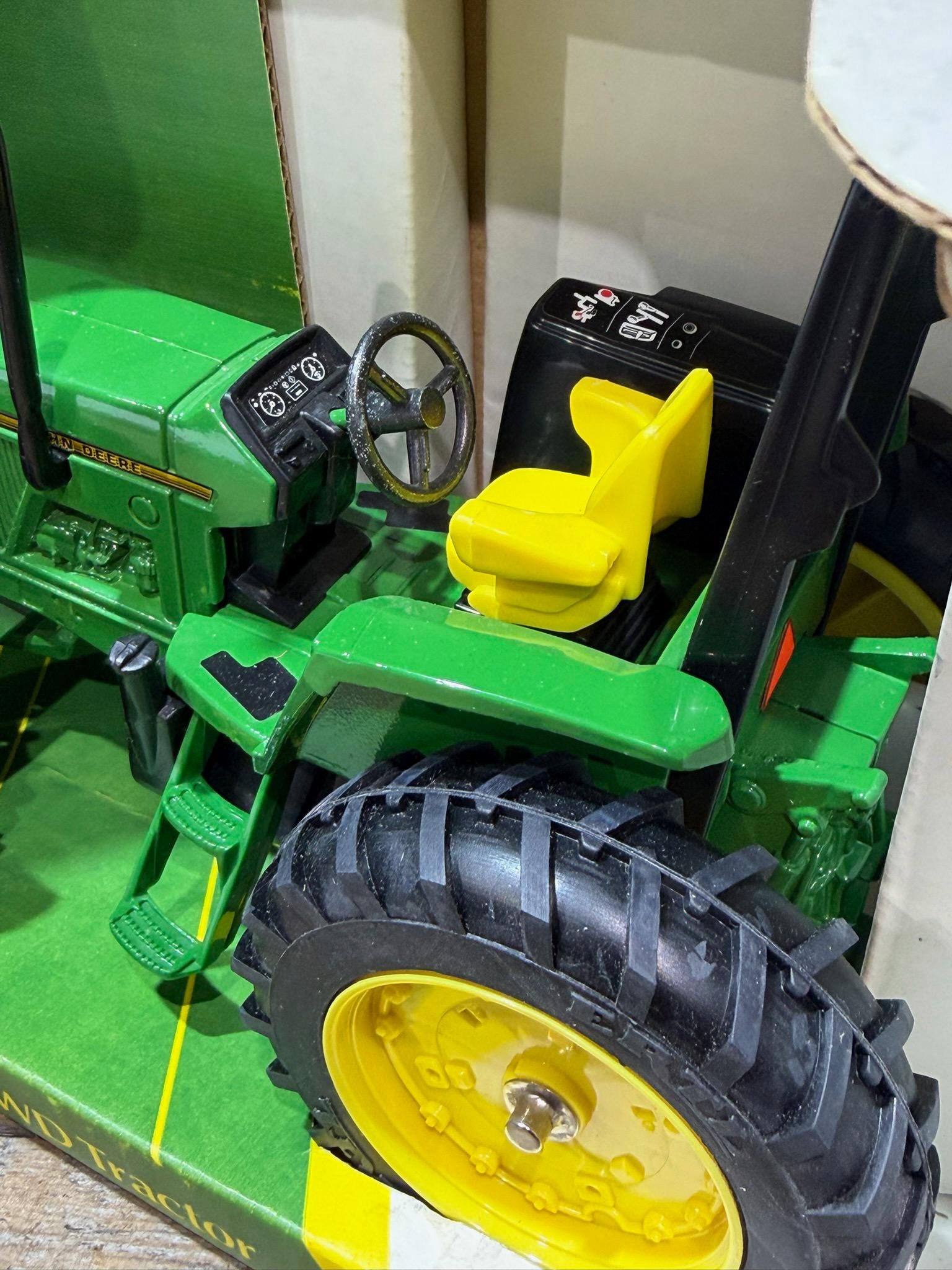 JOHN DEERE 6200 MFWD トラクター 1/16 ジョンディア ERTL, John Deere 6200 MFWD Tractor, #5667, 1:16 Scale, Diecast