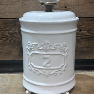 Pojemnik kuchenny Mud Pie z nóżkami, nr 2, nr 4931002, z pokrywką z gałką szklaną