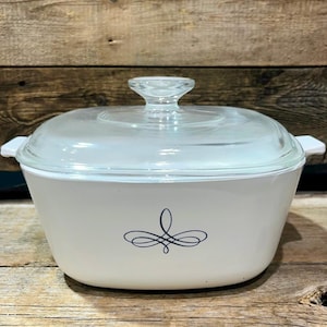 1960s Corning Ware, Trefoil, 2 Quart, Casserole Dish with Lid