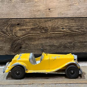 1950s Hubley Kiddie Toy, Yellow Roadster, No. 485, Diecast Metal