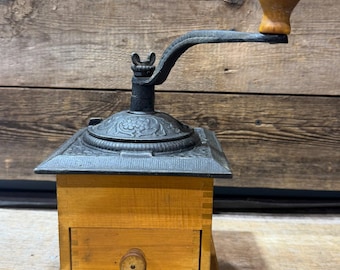 Molinillo de café antiguo de hierro fundido, manual/con manivela, con sistema de lengüeta y ranura.