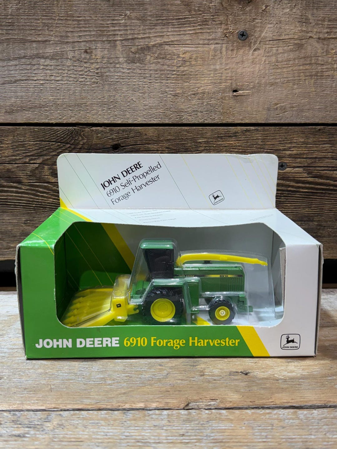 John Deere ガスポンプ型 置物 1993 ERTL, John Deere, 6910 Self-propelled Forage Harvester, 1:64