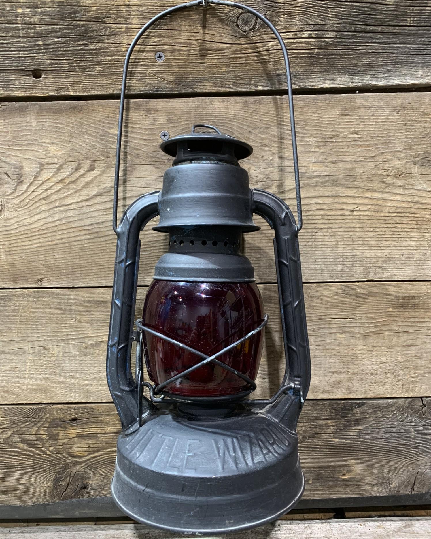 ドイツ製　ランタンを持つ冬のこどもたち　ヴィンテージ ハリケーンランタンの造り手！Feuerhand（フュアハンド）社の数奇な