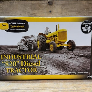 ERTL, John Deere, Industrial 820 Dieseltraktor, #16163A, Maßstab 1:16, Diecast, NIB