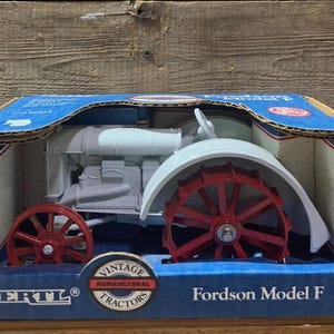 1990 ERTL, Fordson Model F, 1:16 Scale, Diecast, NIB