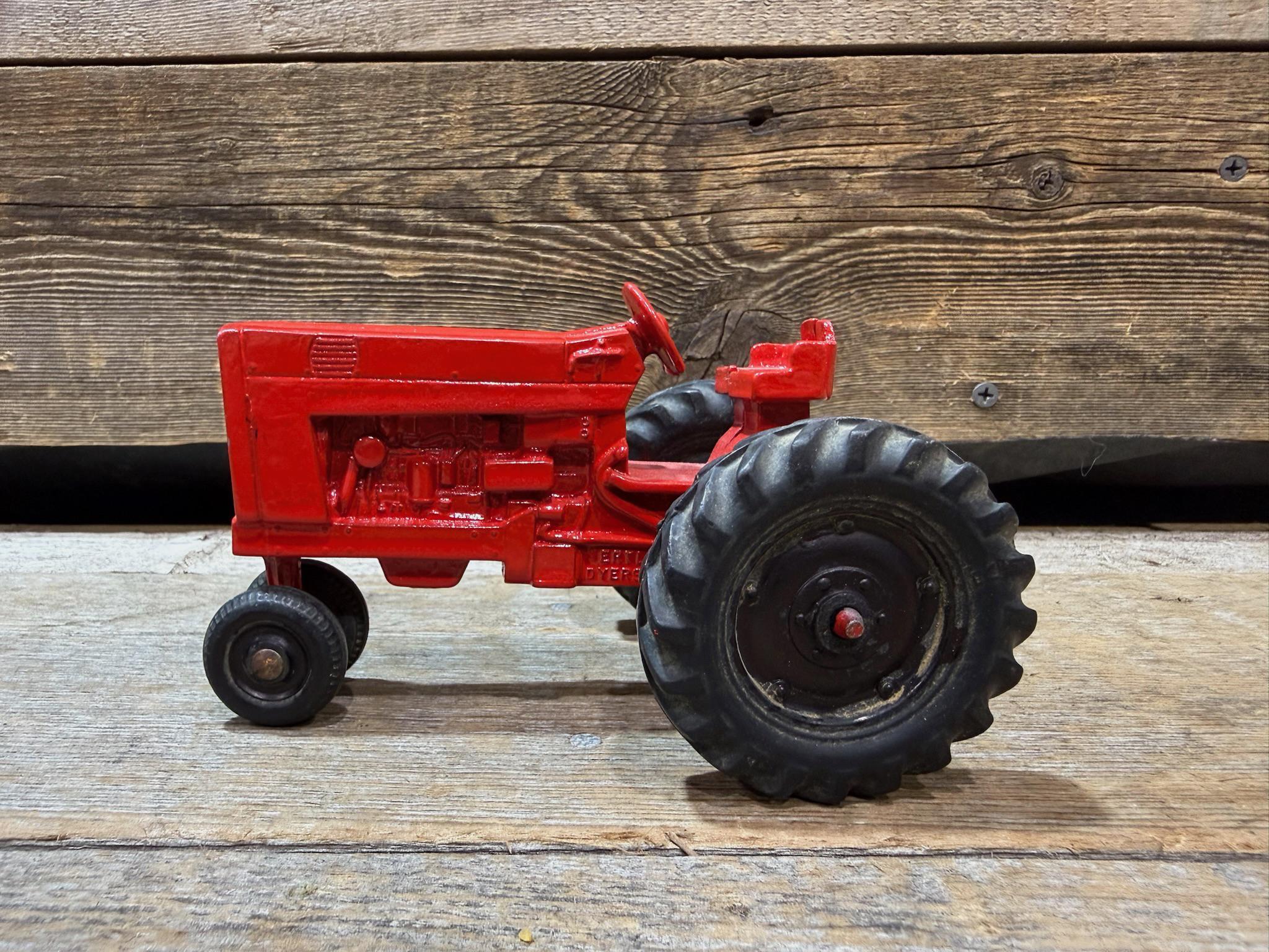 1950s ERTL, International Harvester Tractor, Narrow Front, 1:32