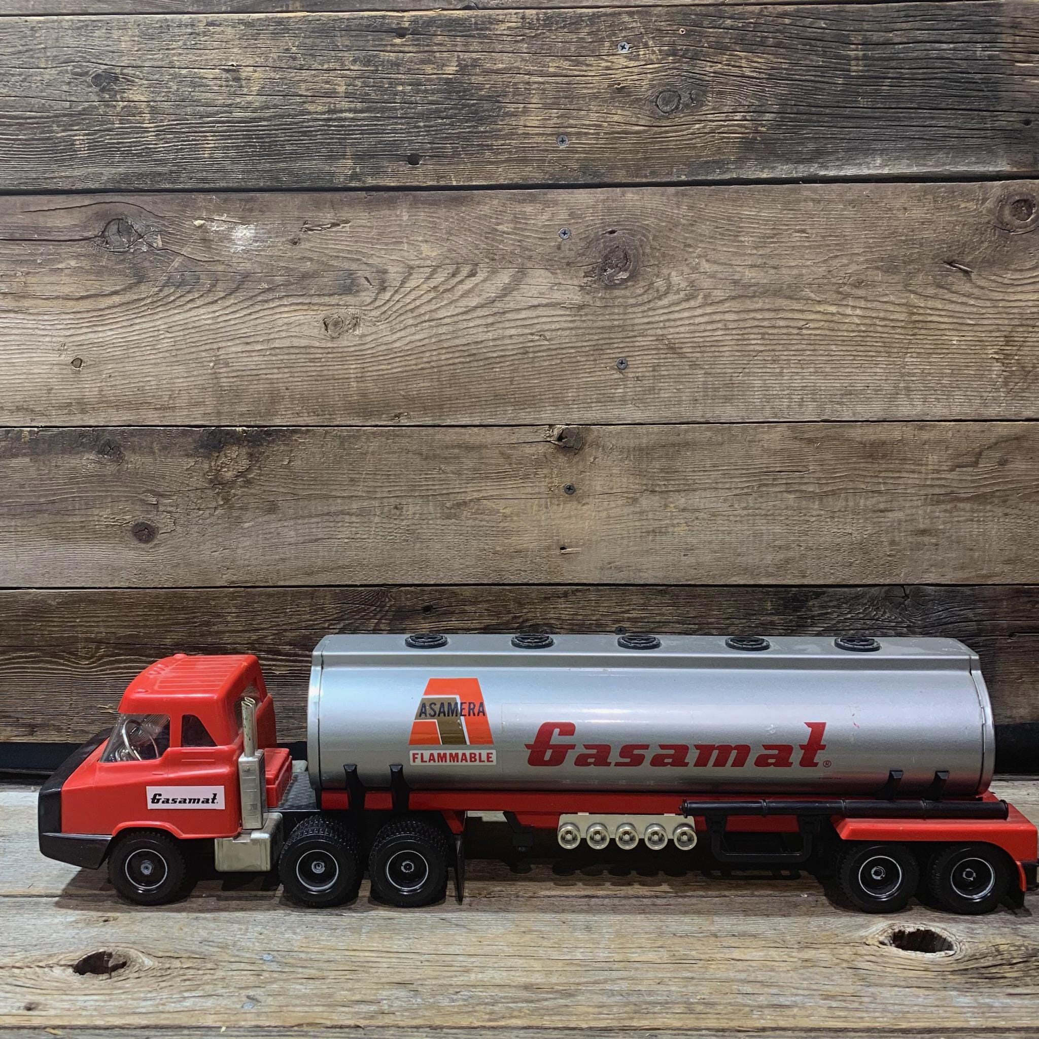 1970s Republic Tool MFG Corp., Gasamat Semi-tractor & Tanker