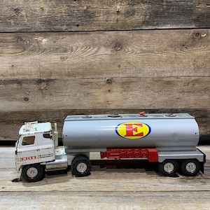 ERTL, International IH, Semi-Tractor & Oil Tanker Trailer, Pressed Steel, 20&quot;