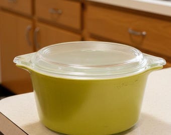 Vintage Pyrex 2 1/2 Quart Green Daisy Casserole Dish With Olive