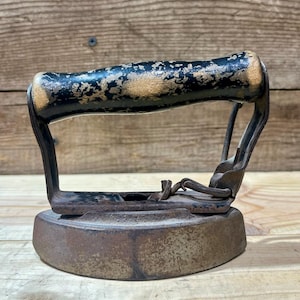 Antique Sad Iron, Removable Wood Handle, 4.5&quot;