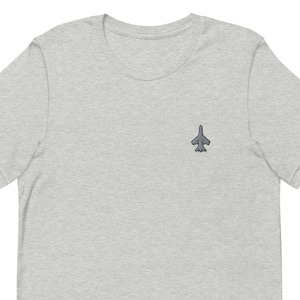T-shirt unisexe pilote de chasse, t-shirt unisexe brodé, cadeau pour petit ami, petite amie, chemise à manches courtes unisexe - Plusieurs couleurs