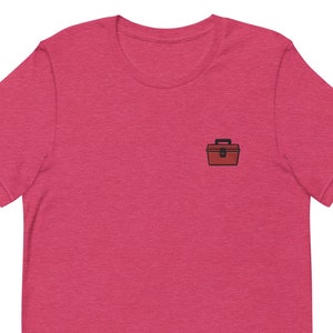 Maglietta unisex "Toolbox", maglietta unisex ricamata, regalo per fidanzato e fidanzata, maglietta unisex a maniche corte - vari colori