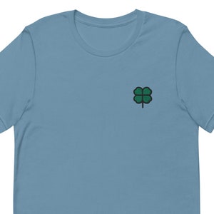 T-shirt unisexe trèfle à quatre feuilles, t-shirt unisexe brodé cadeau pour petit ami, chemise à manches courtes pour homme - Plusieurs couleurs