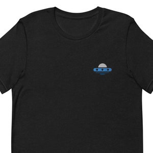T-shirt unisexe OVNI, t-shirt unisexe brodé, cadeau pour petit ami, petite amie, chemise à manches courtes unisexe - Plusieurs couleurs