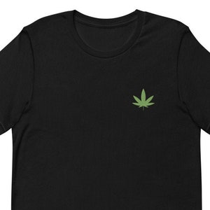 T-shirt unisexe brodé de feuilles de cannabis Blaze Pot 420, cadeau pour petit ami, petite amie, chemise à manches courtes unisexe - Plusieurs couleurs