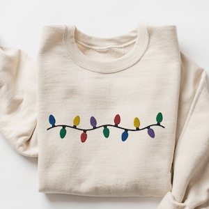 Besticktes Weihnachtslichter Sweatshirt: Cozy Holiday Crewneck