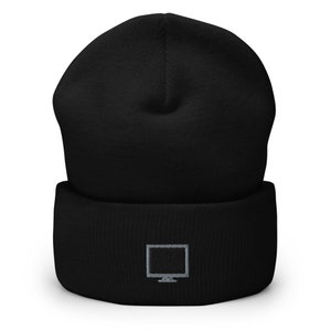 Puede incluir: Gorro negro con un icono de monitor de ordenador bordado en gris.