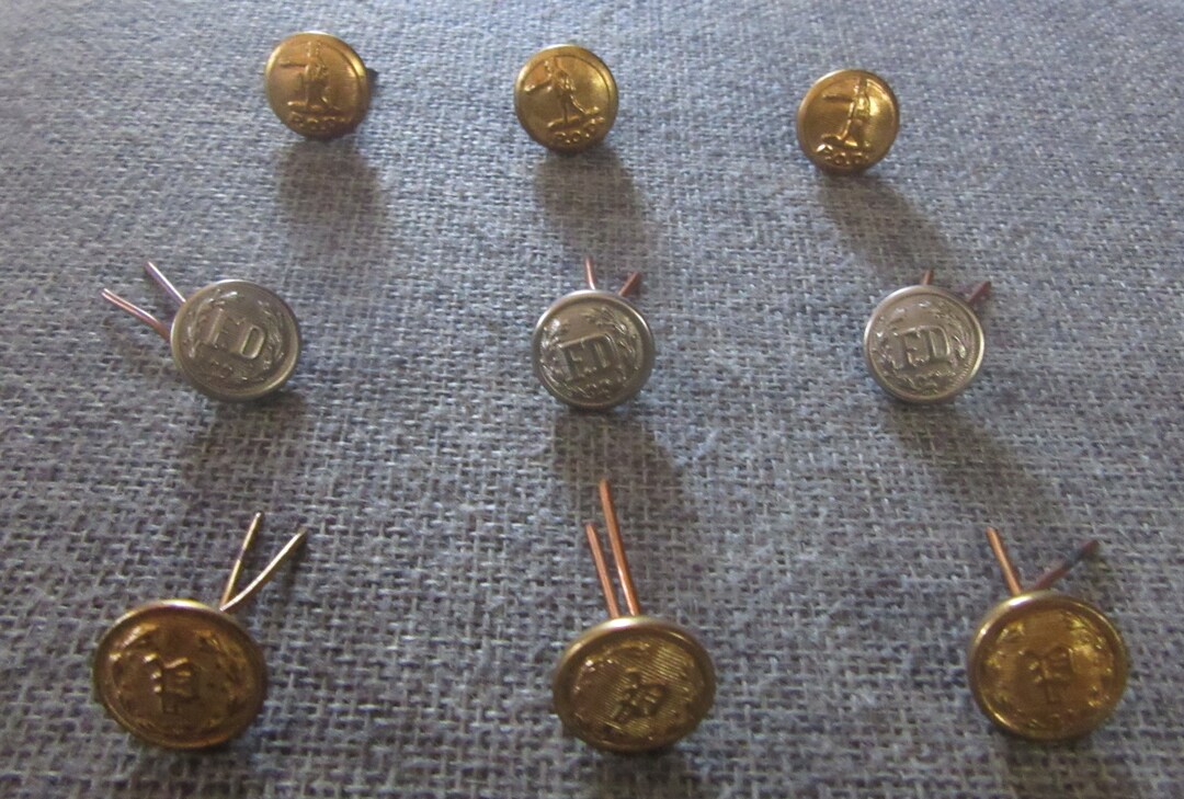 Group of Nine Vintage Wreath Hat Buttons With Prongs - Etsy