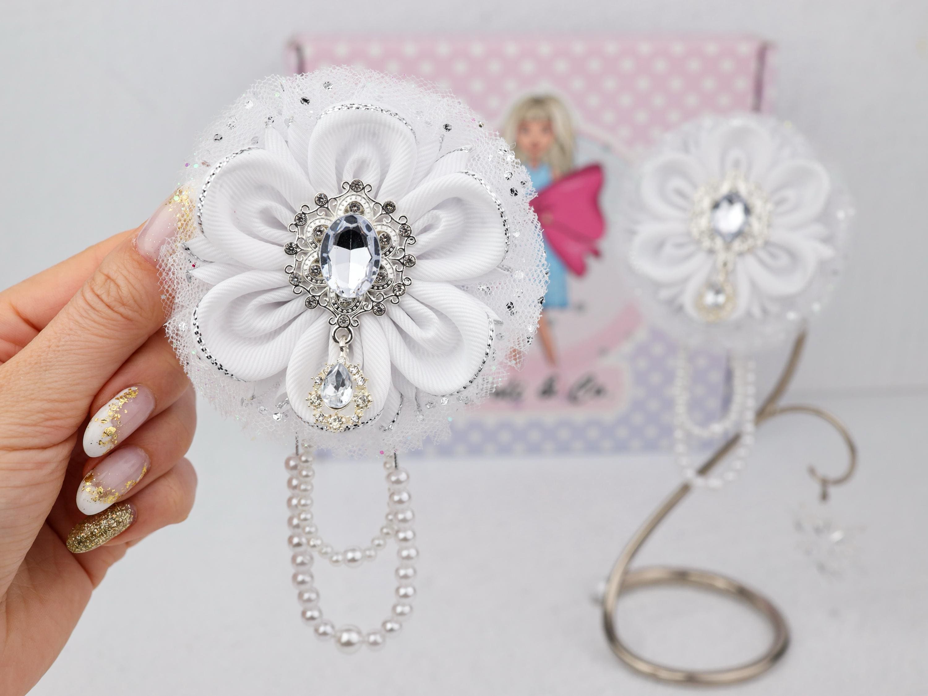 パールホワイト ストーン付きヘアクリップ ホワイトラインストーンフラワーヘアクリップ（パール付き）｜2個