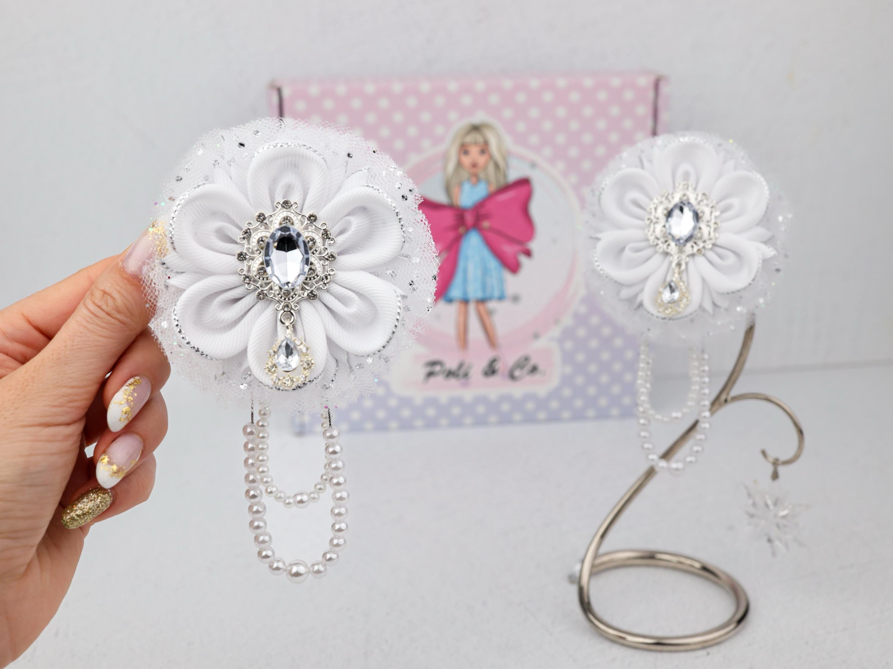 パールホワイト ストーン付きヘアクリップ ホワイトラインストーンフラワーヘアクリップ（パール付き）｜2個