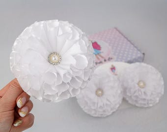 Lazos/Pinzas para el cabello con flores de perla blanca grandes / Juego de 2 / En caja de regalo