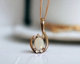 Australian Opal Necklace - Beautiful Unique setting