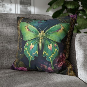 Luna Moth Pillow - Dark Cottagecore Throw Pillow Gift For Girls Romantic Forest Dark Academia Decor Pillow