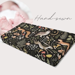 Housse de coussin à langer Woodland - décor de pépinière de forêt féerique, couverture de matelas à langer Animal, cadeau de Shower de bébé Animal Woodland
