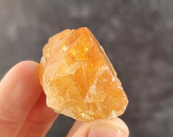 石英入り灰重石（パキスタン産）｜天然オレンジ灰重石結晶、鉱物標本