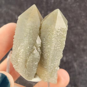Hedenbergitkvarts från Huanggang-gruvorna, Inre Mongoliet, Kina, grön inkluderad kvarts