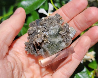 ポルトガル、パナスケイラ鉱山産の蛍石、硫砒鉄鉱、白雲母、水晶、緑色