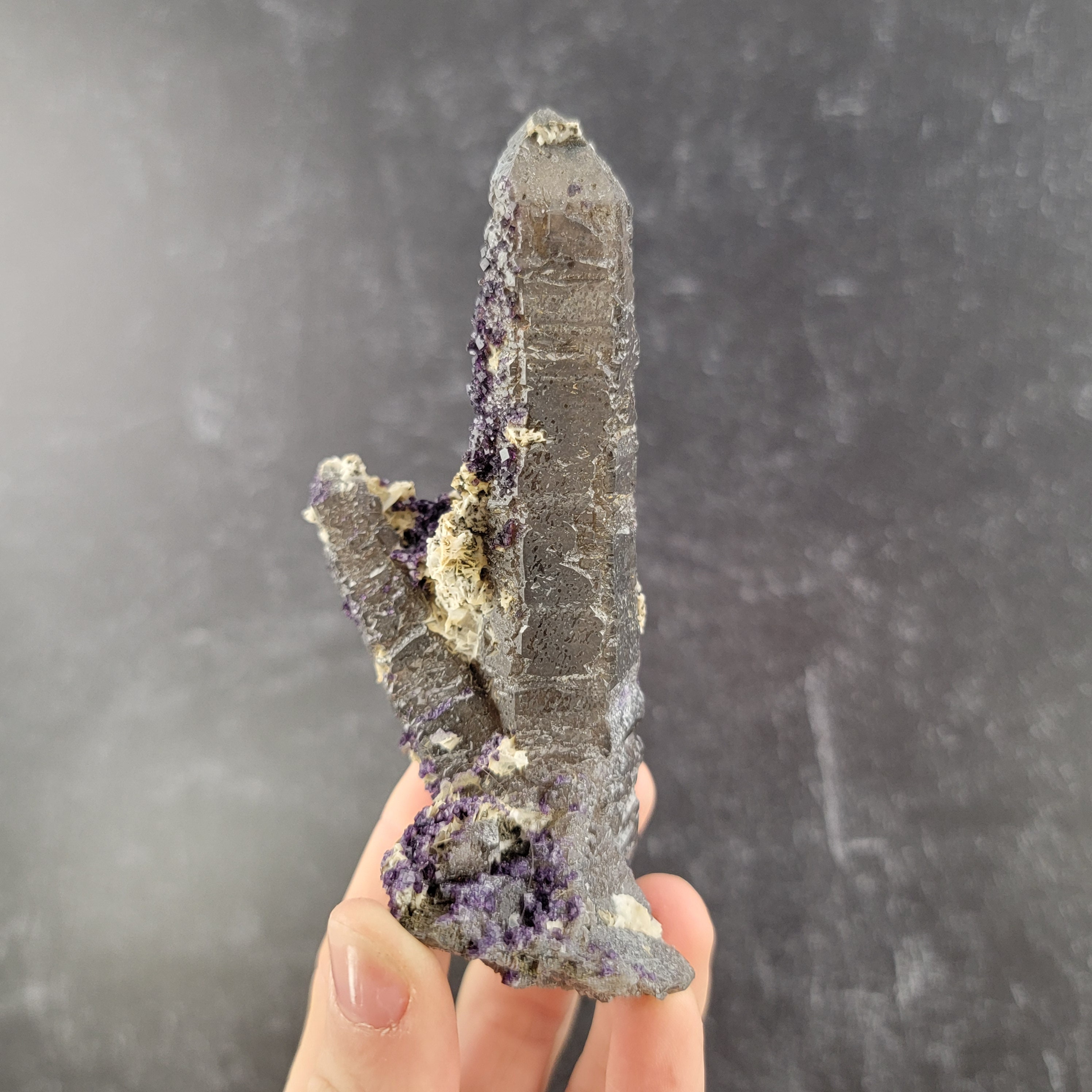 ★K2009★古代石 (105)　4.7㎝　大粒　縞瑪瑙　細密　スレマニ ビーズ Smoky Quartz With Purple Fluorite From Huanggang Mines, Inner