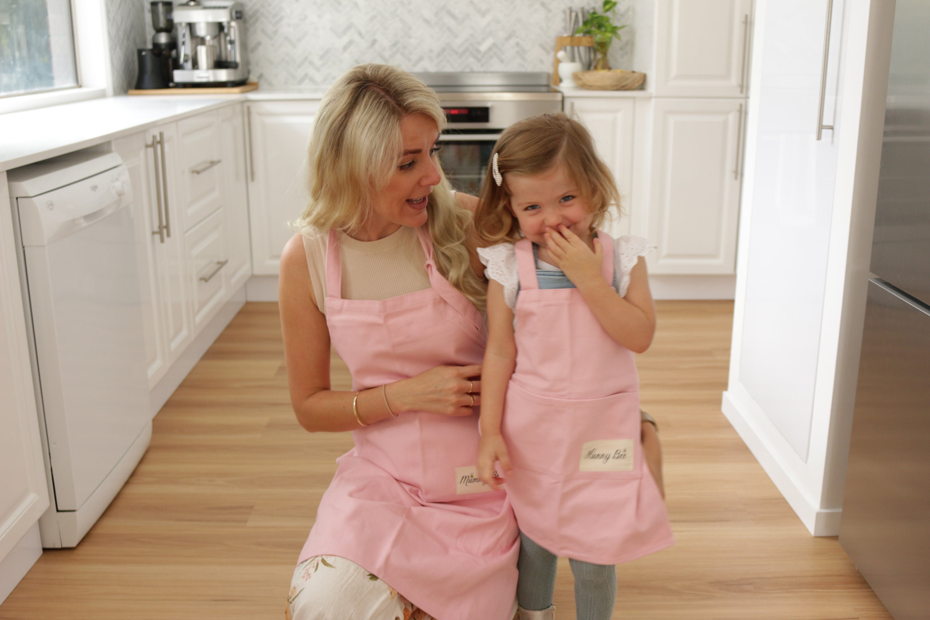 BASHOUT Mother, Daughter Apron Set | (2 pcs) Mama Chef plus Mini Chef  Matching Aprons | Cooking Baking Adjustable Mom and Child Pink Aprons |  Mother's