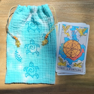 Bolsa de tarô com estampa de tartaruga marinha, bolsa de armazenamento de cristal, bolsa pequena com cordão de gaze dupla, bolsa de musselina de algodão tie-dye para ervas, bugigangas, joias