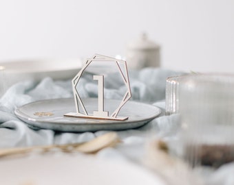 Wooden hexagonal table numbers for weddings – geometric display set – handmade wedding table decorations from Lower Bavaria