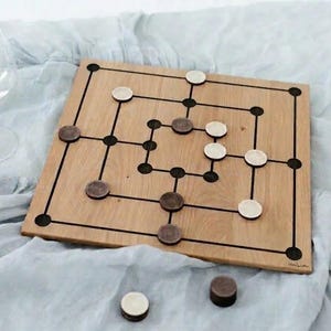 Mühlespiel Holz Eiche handgefertigt – Strategiespiel Familienspiel Geschenk – Brettspiel Esche personalisierbar