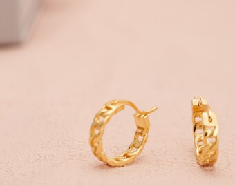 Gold chain hoop earrings, Chain Huggie Hoop Earrings, Gold Figaro Chain Hoop Earrings, Gold filled earrings, Minimal hoop earrings